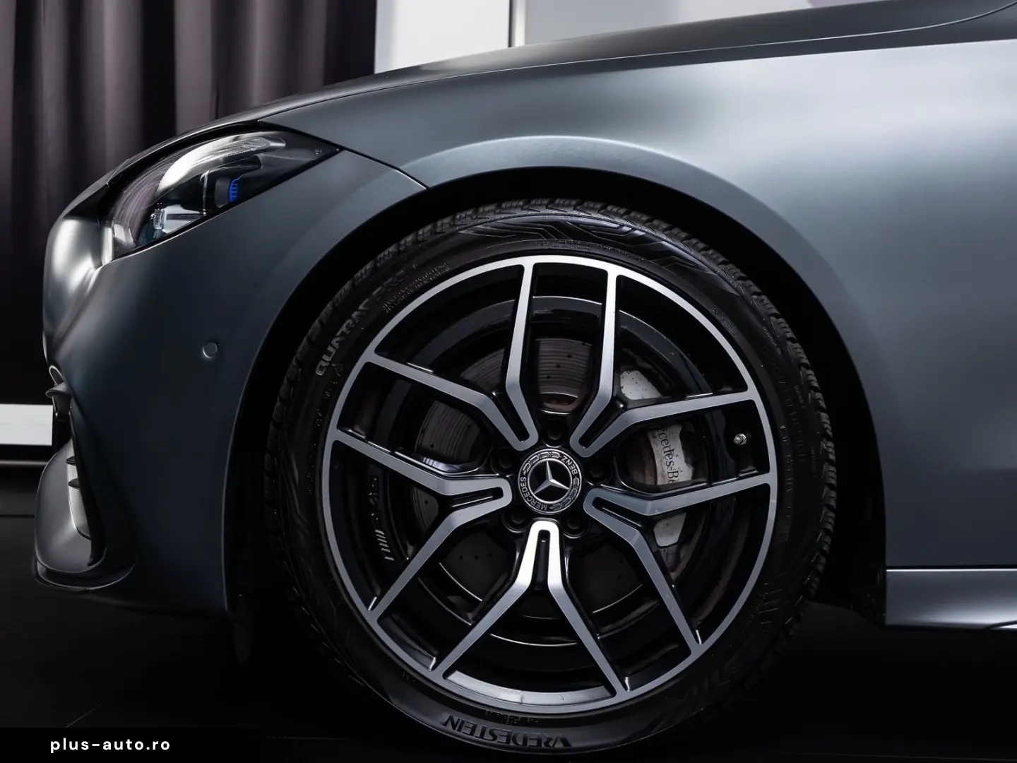 MERCEDES-BENZ C 300 4M AMG-LINE  DISTR PANO AHK 360