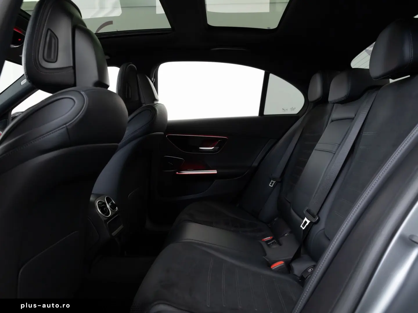 MERCEDES-BENZ C 300 4M AMG-LINE  DISTR PANO AHK 360