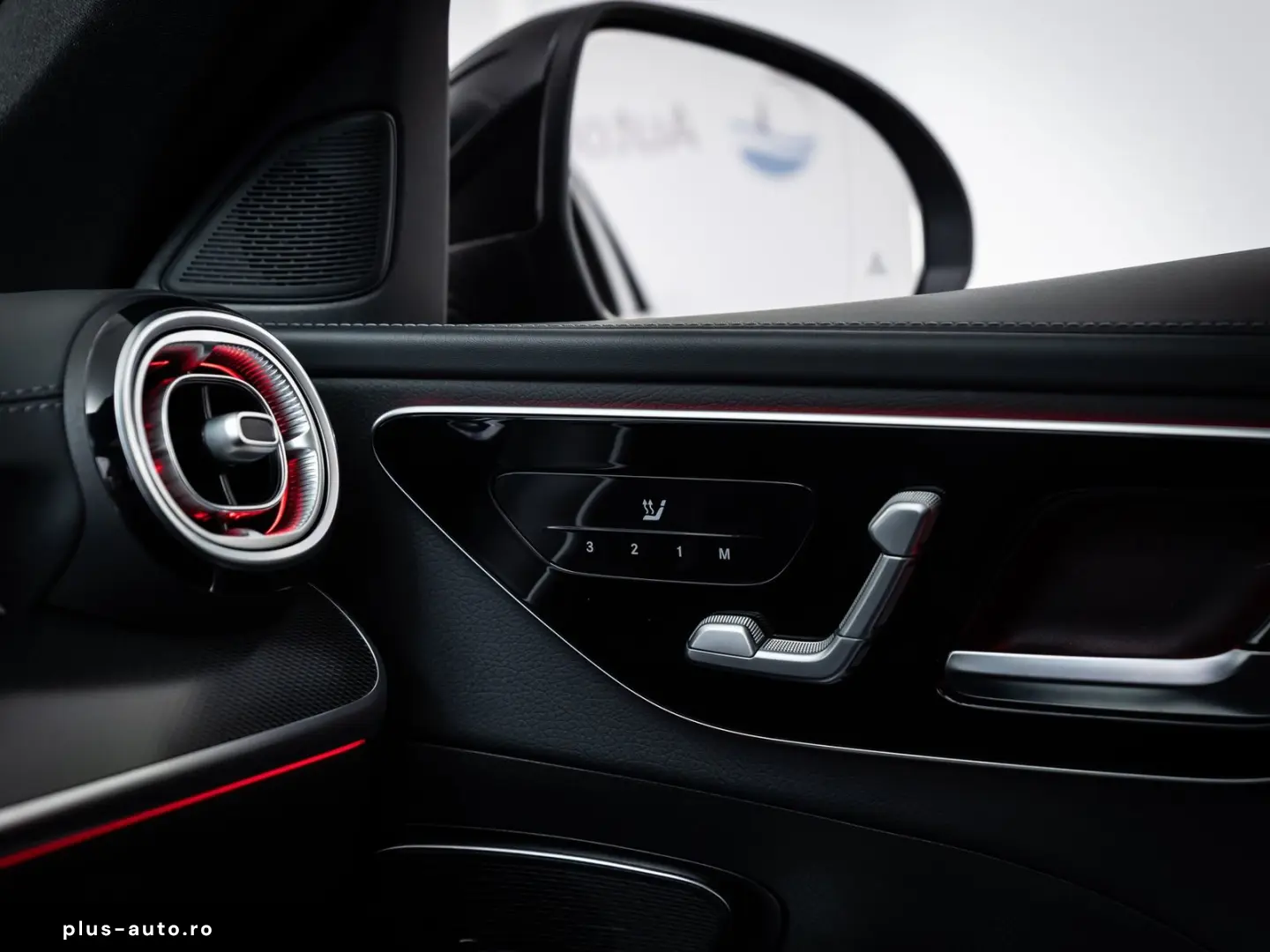 MERCEDES-BENZ C 300 4M AMG-LINE  DISTR PANO AHK 360