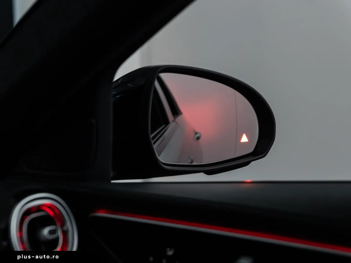 MERCEDES-BENZ C 300 4M AMG-LINE  DISTR PANO AHK 360
