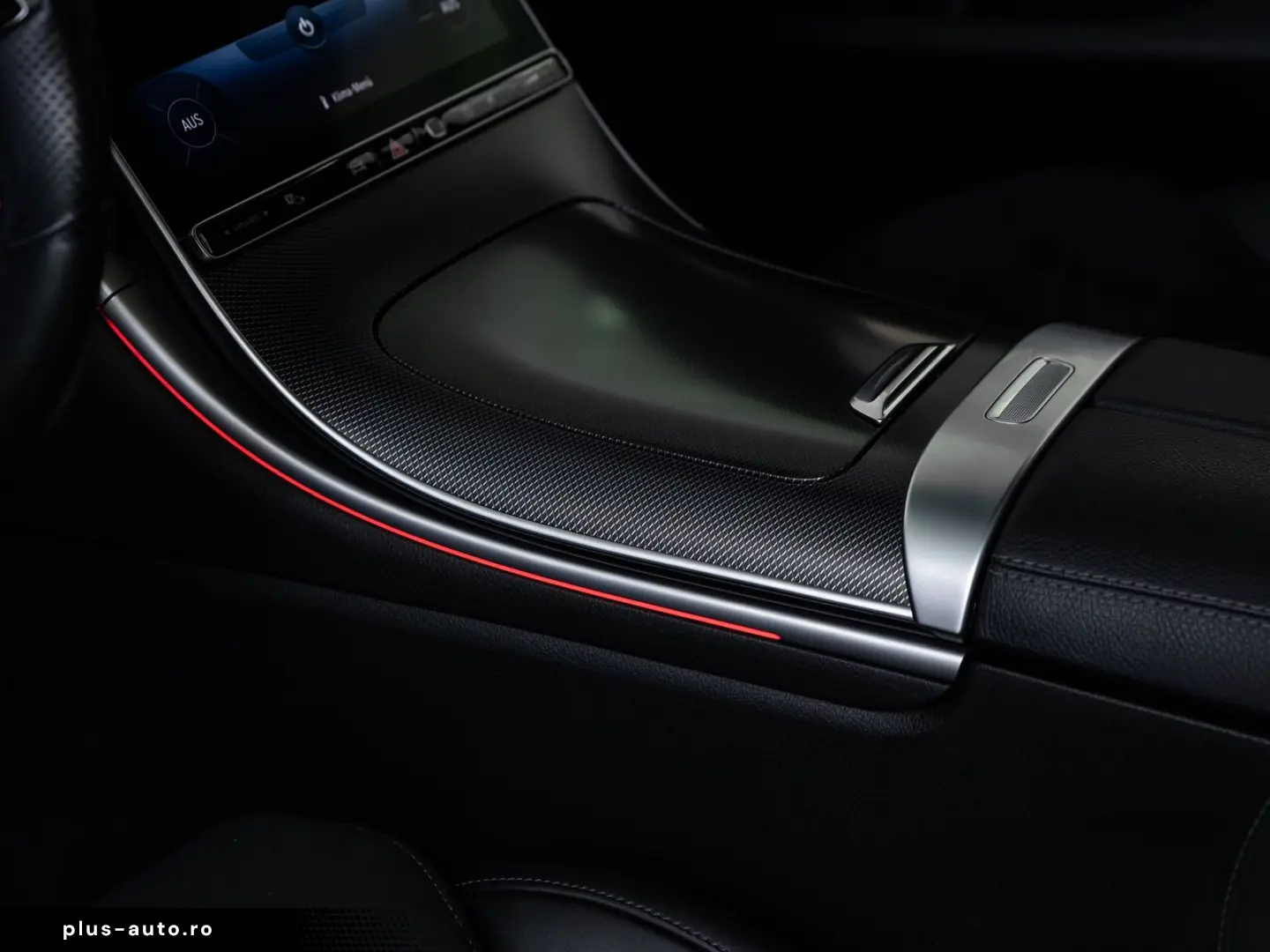 MERCEDES-BENZ C 300 4M AMG-LINE  DISTR PANO AHK 360