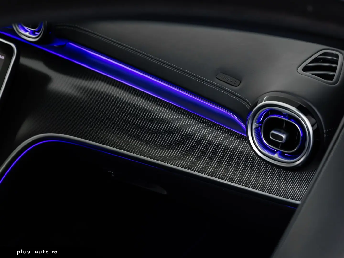 MERCEDES-BENZ C 300 4M AMG-LINE  DISTR PANO AHK 360
