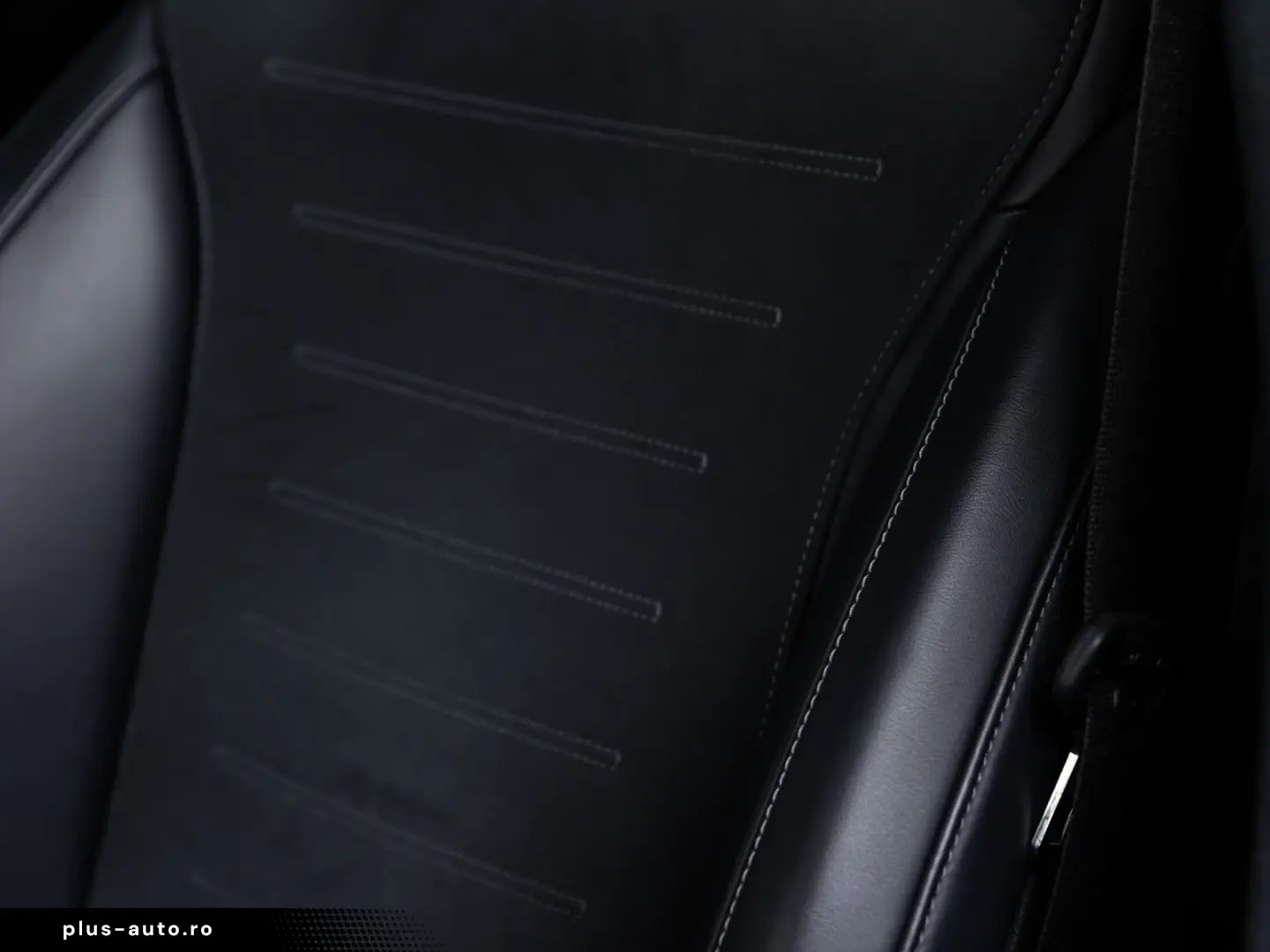 MERCEDES-BENZ C 300 4M AMG-LINE  DISTR PANO AHK 360