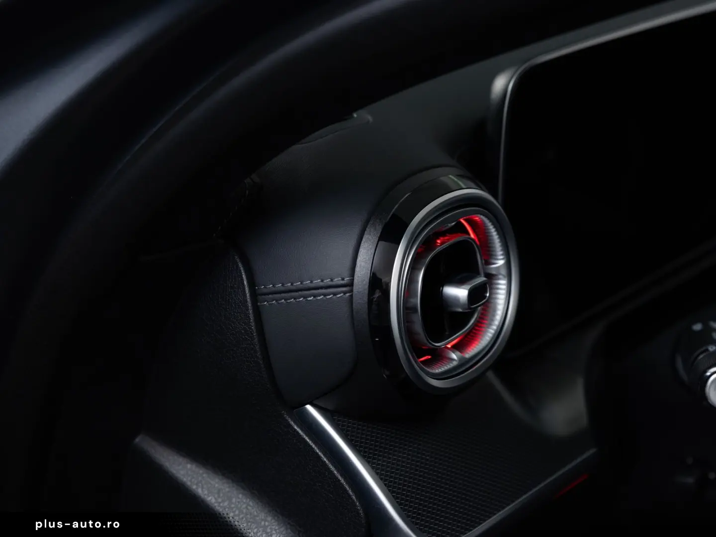 MERCEDES-BENZ C 300 4M AMG-LINE  DISTR PANO AHK 360