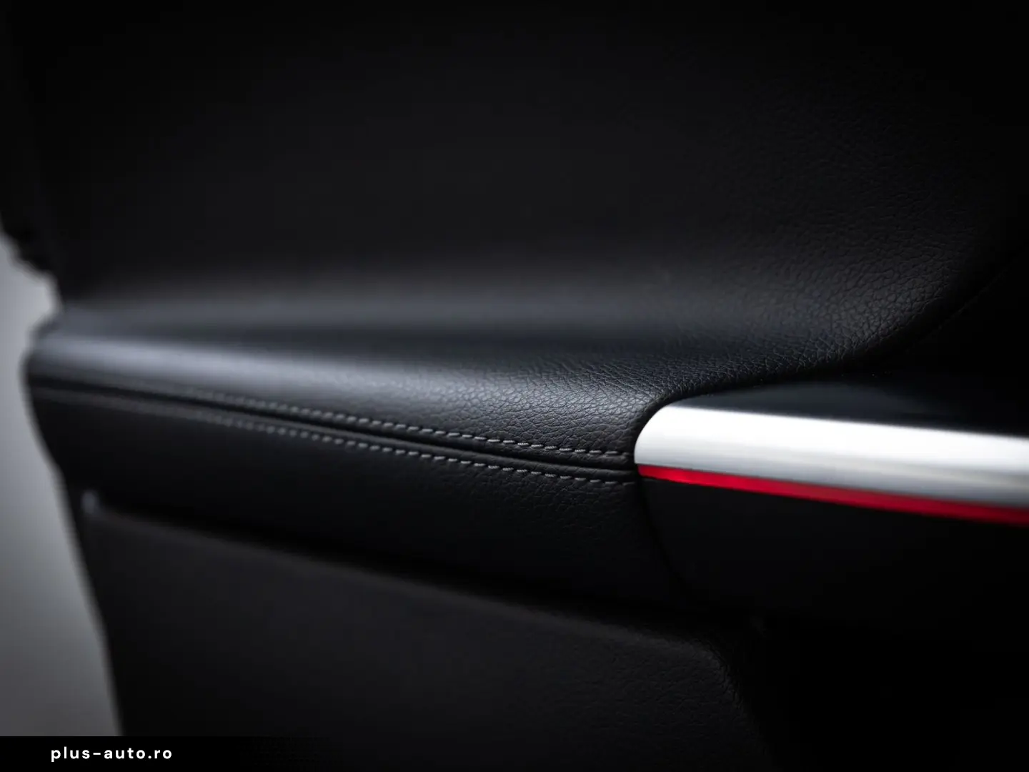MERCEDES-BENZ C 300 4M AMG-LINE  DISTR PANO AHK 360