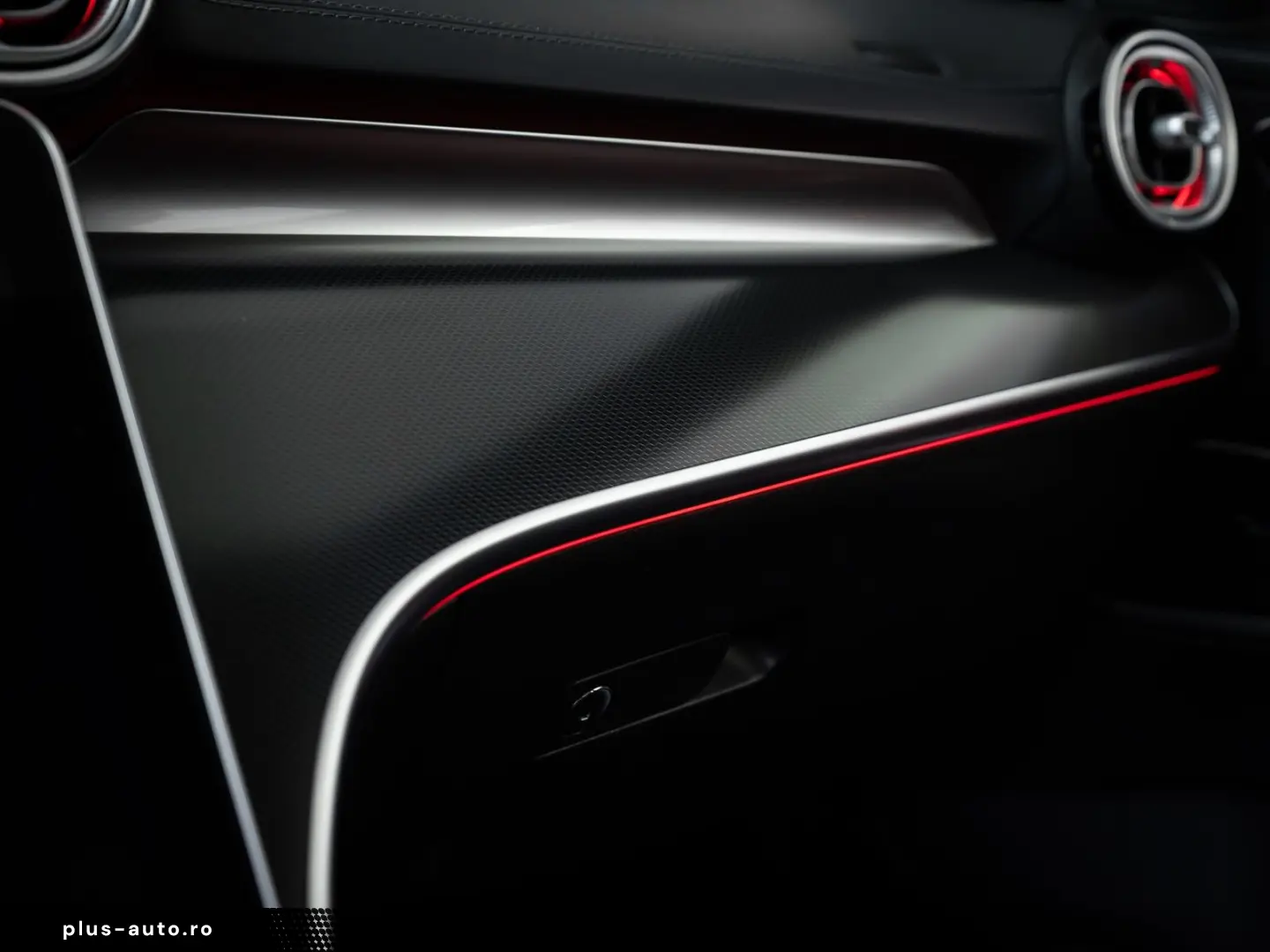 MERCEDES-BENZ C 300 4M AMG-LINE  DISTR PANO AHK 360