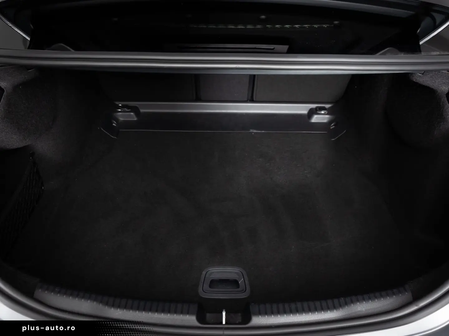 MERCEDES-BENZ C 300 4M AMG-LINE  DISTR PANO AHK 360