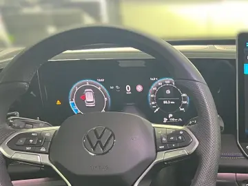 VW Tiguan R-Line TDI DSG Navi AHK PANO RFK