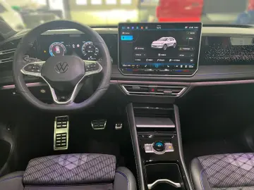 VW Tiguan R-Line TDI DSG Navi AHK PANO RFK