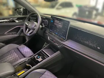 VW Tiguan R-Line TDI DSG Navi AHK PANO RFK