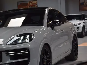 PORSCHE Cayenne Coupe Turbo 4.0 V8 E-Hybrid 739ps Voll