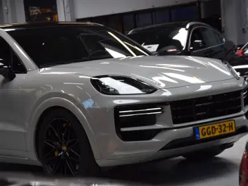PORSCHE Cayenne Coupe Turbo 4.0 V8 E-Hybrid 739ps Voll