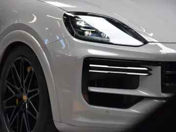 PORSCHE Cayenne Coupe Turbo 4.0 V8 E-Hybrid 739ps Voll