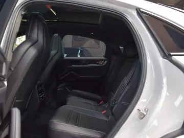PORSCHE Cayenne Coupe Turbo 4.0 V8 E-Hybrid 739ps Voll
