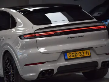 PORSCHE Cayenne Coupe Turbo 4.0 V8 E-Hybrid 739ps Voll