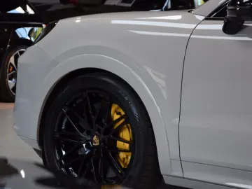 PORSCHE Cayenne Coupe Turbo 4.0 V8 E-Hybrid 739ps Voll