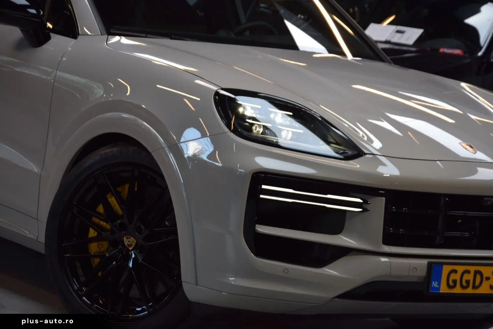 PORSCHE Cayenne Coupe Turbo 4.0 V8 E-Hybrid 739ps Voll