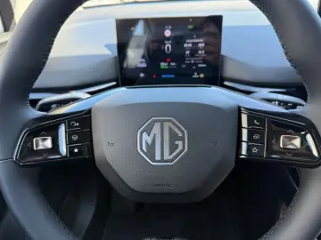 MG MG4 4 EV Standard  ACC PDC LED CarPlay Klima