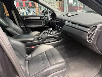 PORSCHE Cayenne Coupe Platinum Edition