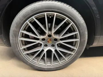 PORSCHE Cayenne Coupe Platinum Edition