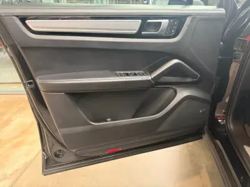 PORSCHE Cayenne Coupe Platinum Edition