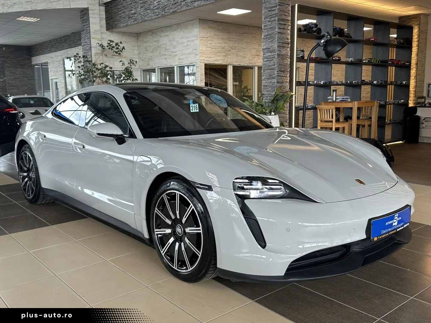 PORSCHE Taycan Leder Pano SportChrono BOSE LED 4xSHZ HUD