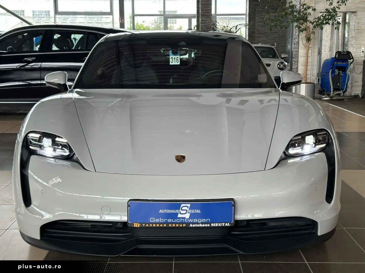 PORSCHE Taycan Leder Pano SportChrono BOSE LED 4xSHZ HUD