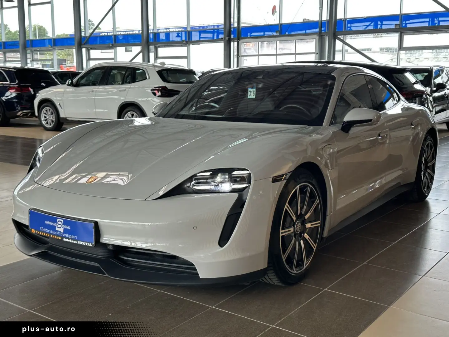 PORSCHE Taycan Leder Pano SportChrono BOSE LED 4xSHZ HUD