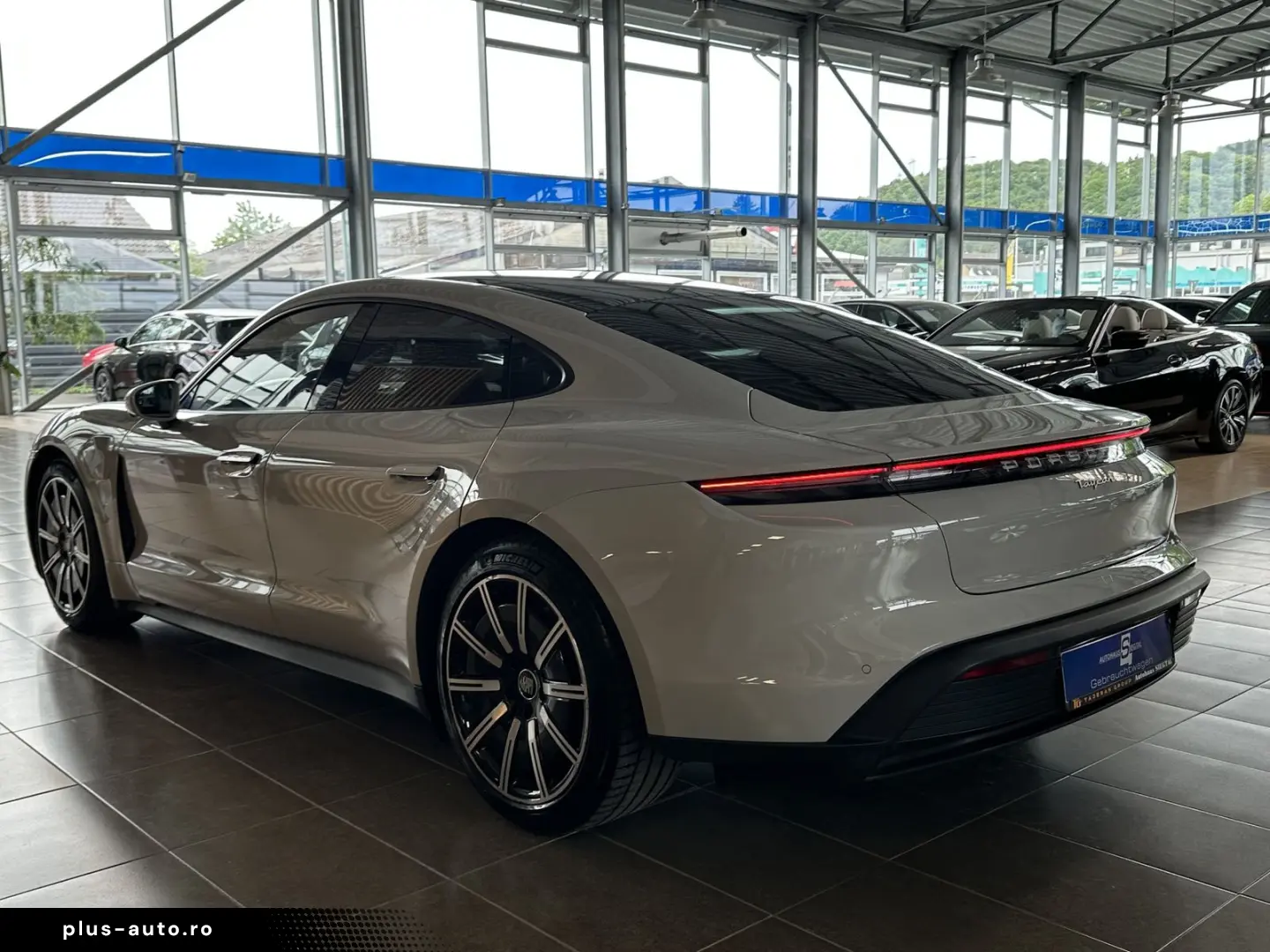 PORSCHE Taycan Leder Pano SportChrono BOSE LED 4xSHZ HUD