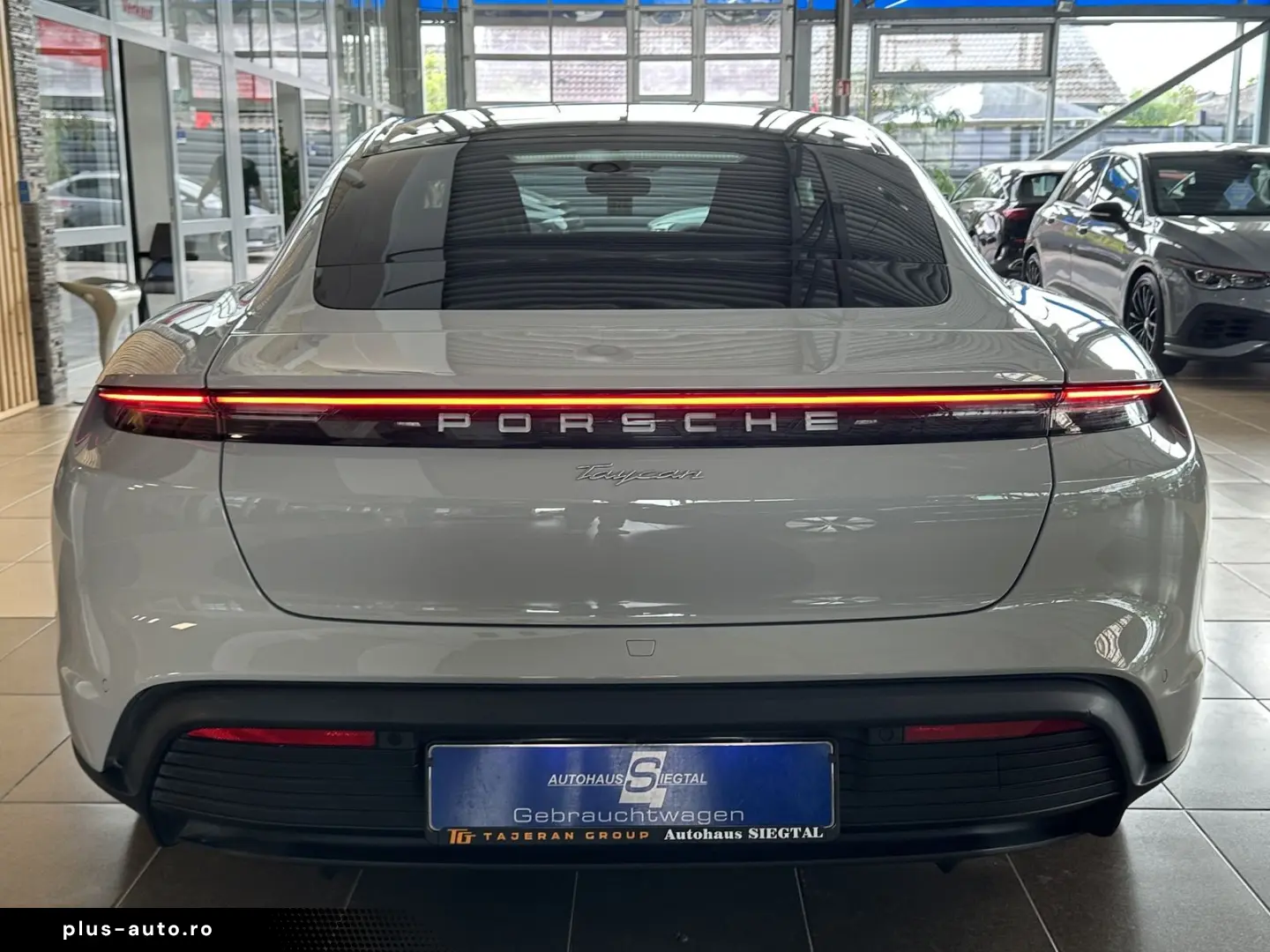 PORSCHE Taycan Leder Pano SportChrono BOSE LED 4xSHZ HUD