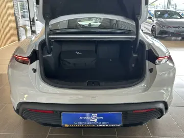 PORSCHE Taycan Leder Pano SportChrono BOSE LED 4xSHZ HUD