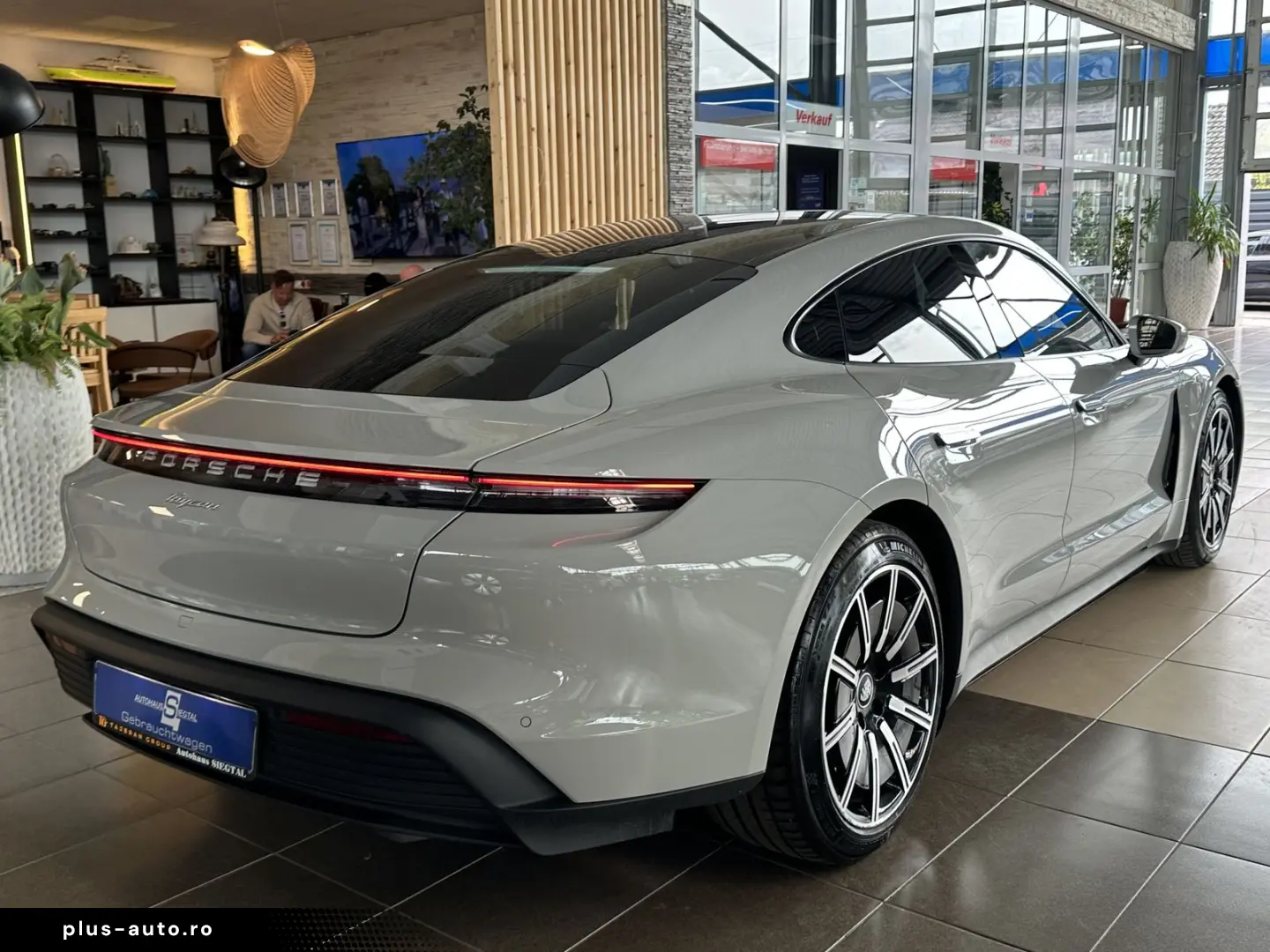PORSCHE Taycan Leder Pano SportChrono BOSE LED 4xSHZ HUD