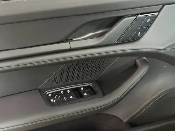 PORSCHE Taycan Leder Pano SportChrono BOSE LED 4xSHZ HUD