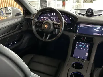 PORSCHE Taycan Leder Pano SportChrono BOSE LED 4xSHZ HUD