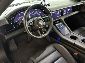 PORSCHE Taycan Leder Pano SportChrono BOSE LED 4xSHZ HUD