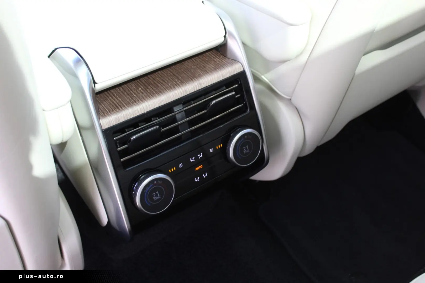 LAND ROVER Range Rover HSE D 300 Panoramad. AHK HUD 22 Zoll