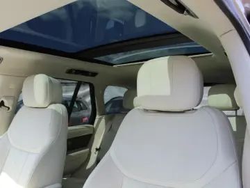 LAND ROVER Range Rover HSE D 300 Panoramad. AHK HUD 22 Zoll