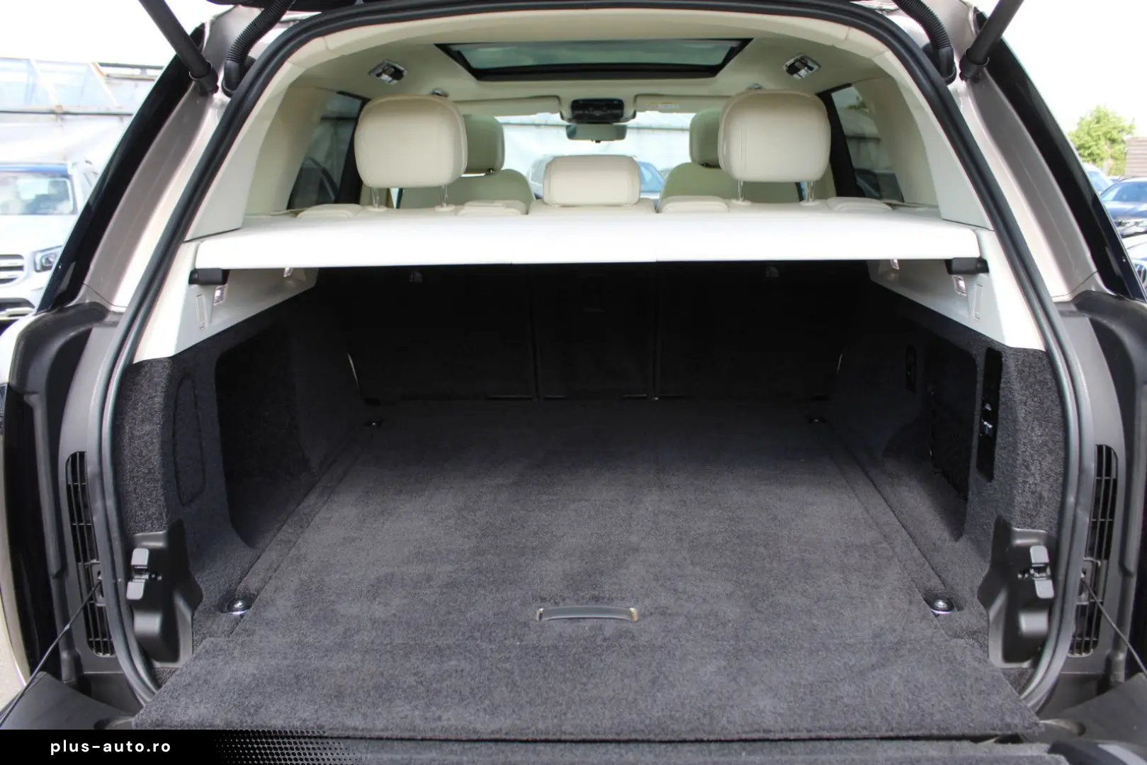 LAND ROVER Range Rover HSE D 300 Panoramad. AHK HUD 22 Zoll
