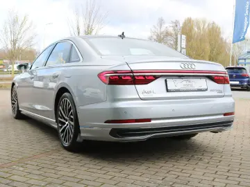 AUDI A8L 60 TFSI e Lang  Digital Matrix Pano B&O