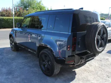 LAND ROVER Defender 110 D300 X-Dynamic HSE
