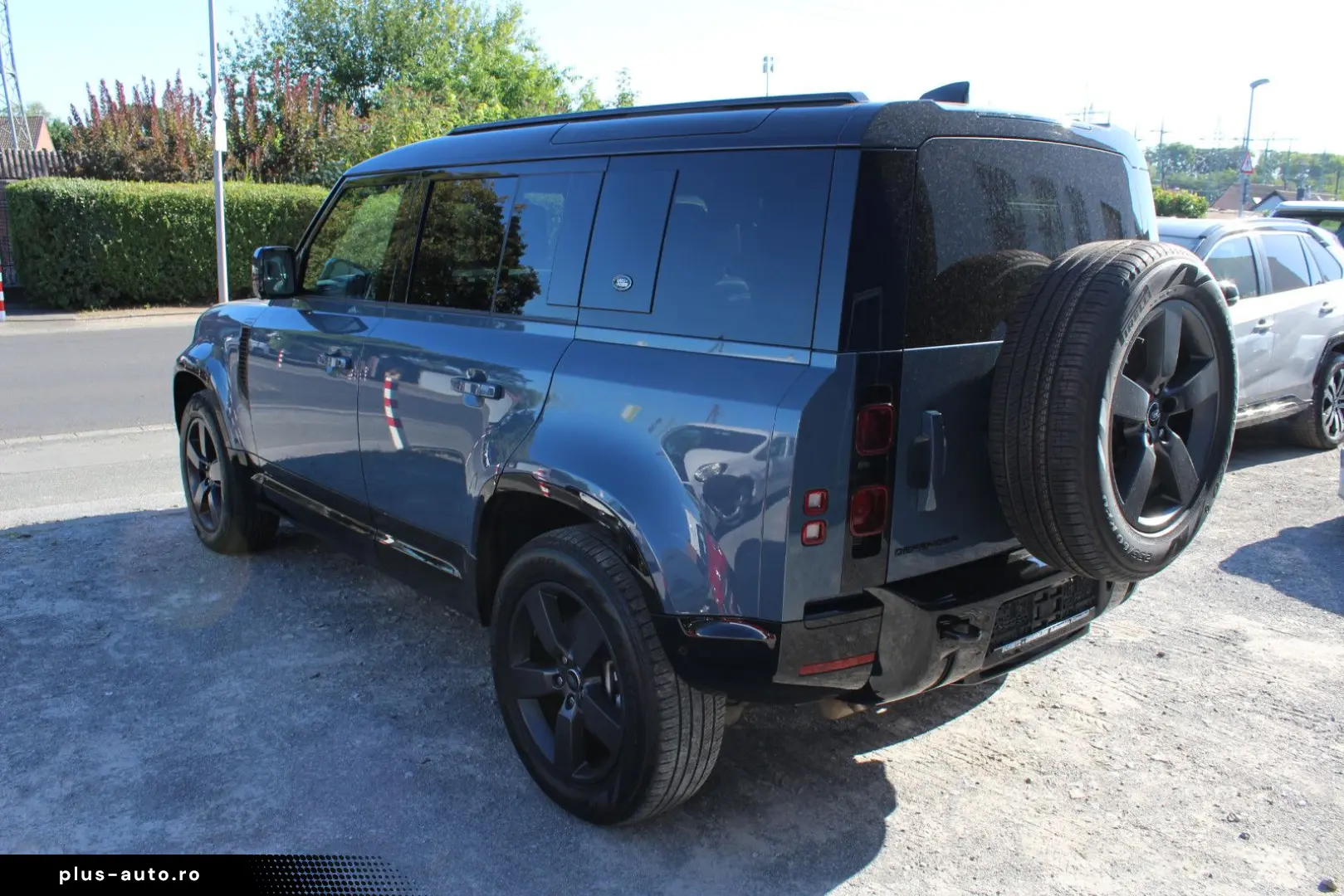 LAND ROVER Defender 110 D300 X-Dynamic HSE