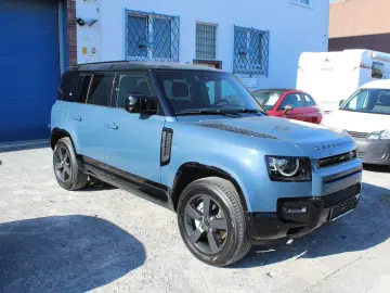 LAND ROVER Defender 110 D300 X-Dynamic HSE