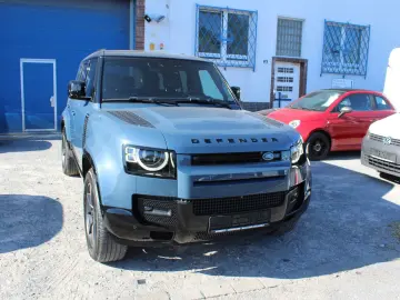 LAND ROVER Defender 110 D300 X-Dynamic HSE
