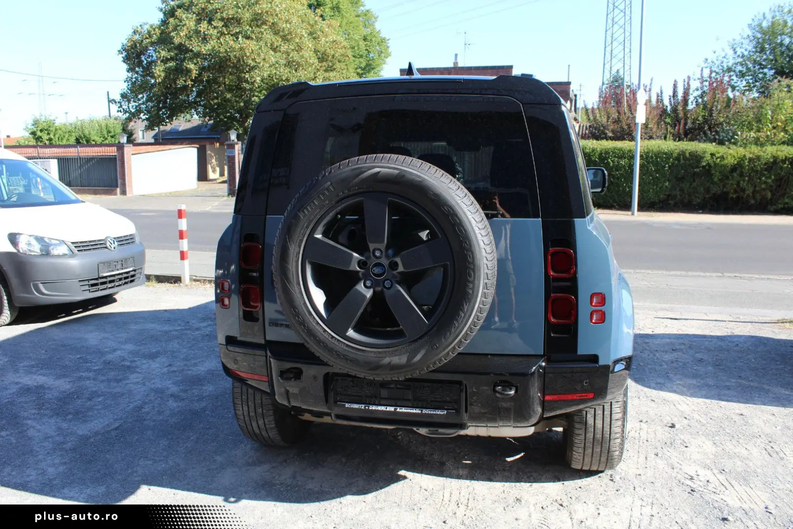 LAND ROVER Defender 110 D300 X-Dynamic HSE