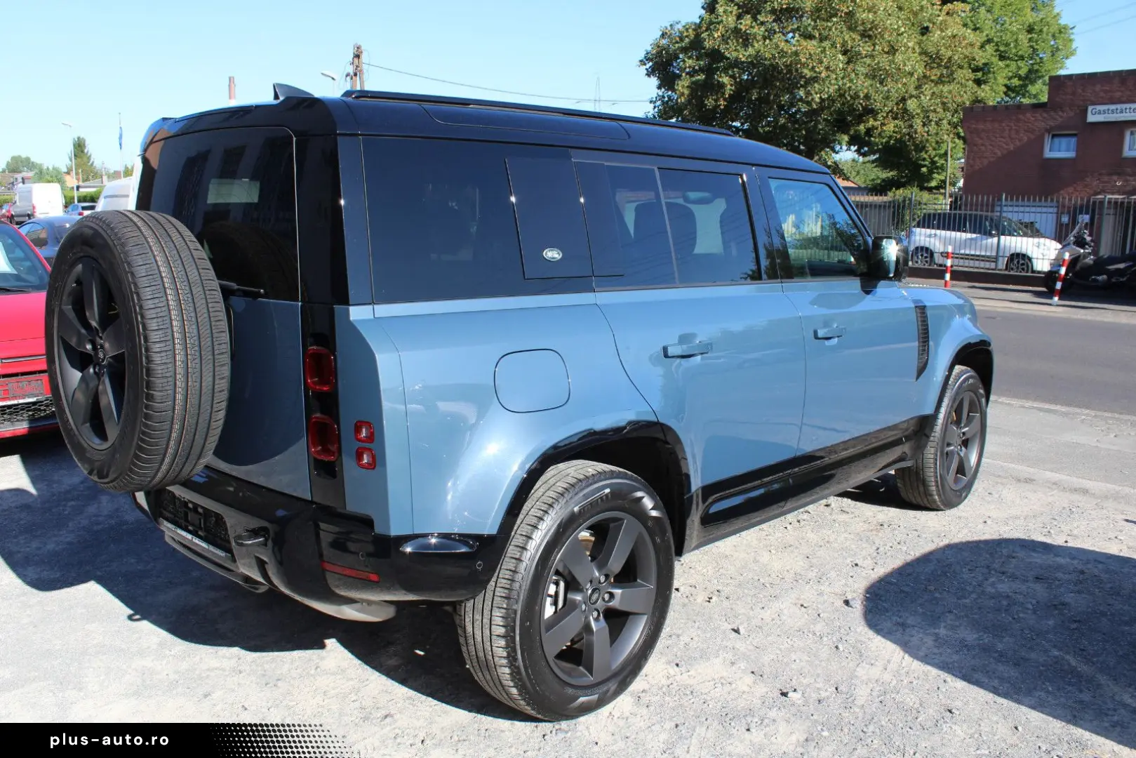 LAND ROVER Defender 110 D300 X-Dynamic HSE
