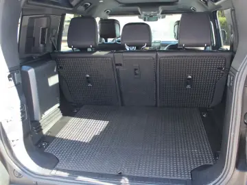 LAND ROVER Defender 110 D300 X-Dynamic HSE