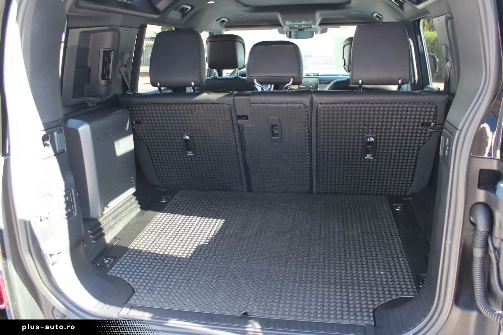 LAND ROVER Defender 110 D300 X-Dynamic HSE