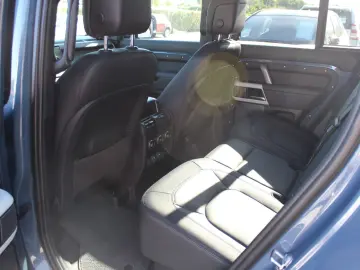 LAND ROVER Defender 110 D300 X-Dynamic HSE