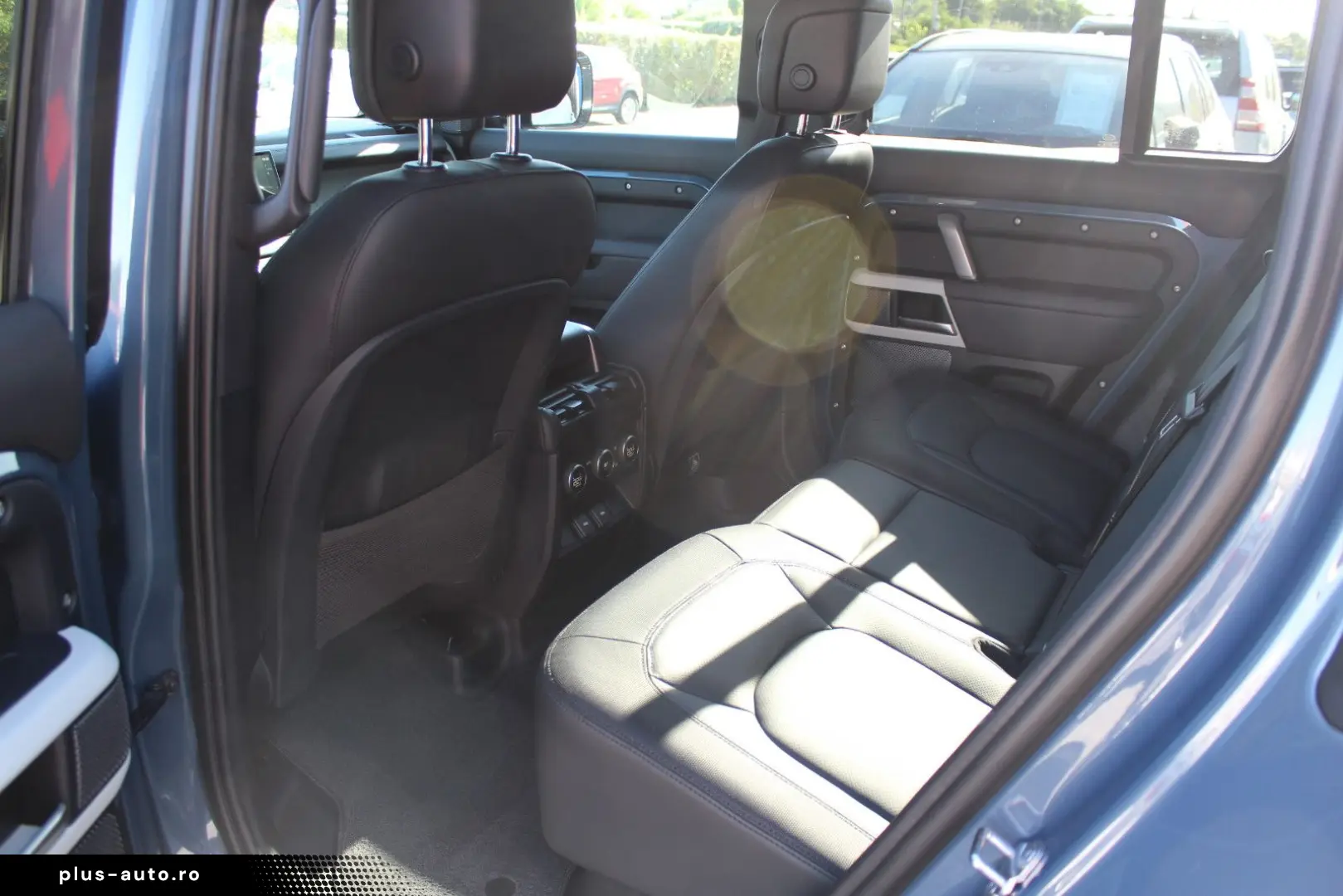 LAND ROVER Defender 110 D300 X-Dynamic HSE