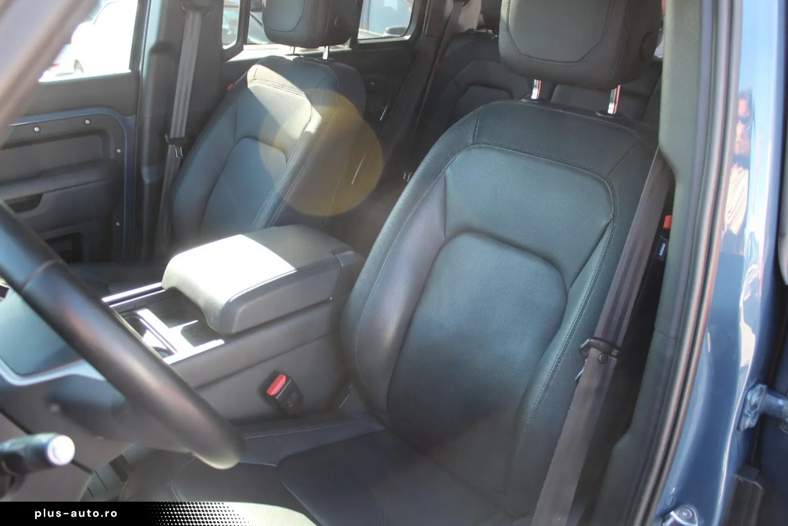 LAND ROVER Defender 110 D300 X-Dynamic HSE